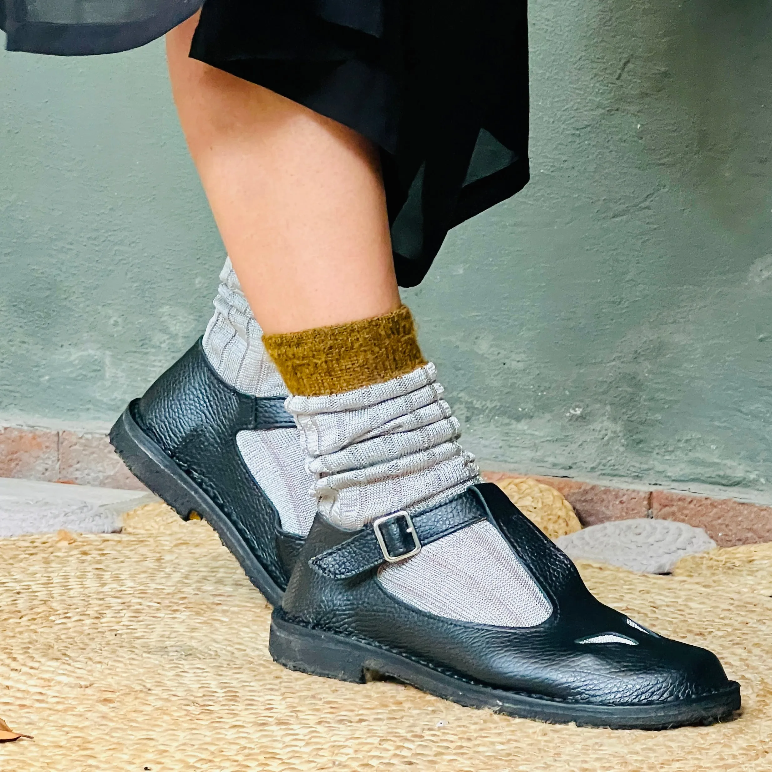 Paturnia Black bebe con occhietti in pelle nera artigianale toscana