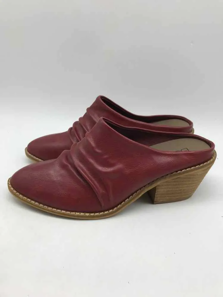 Pre-Owned Boutique Red Size 7 Mule Heels