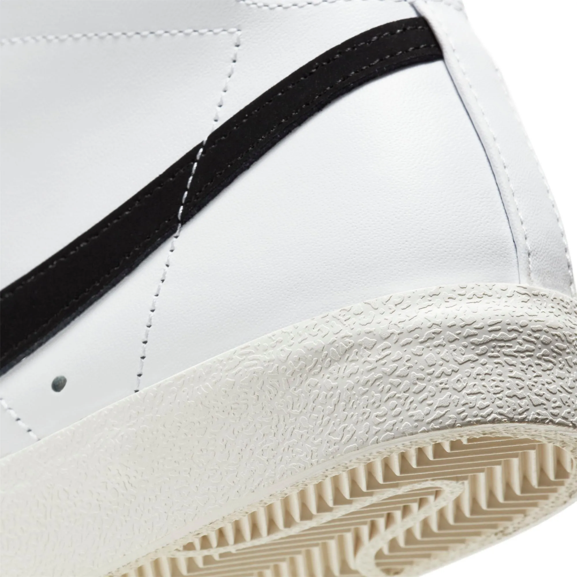 WMNS Nike Blazer Mid '77